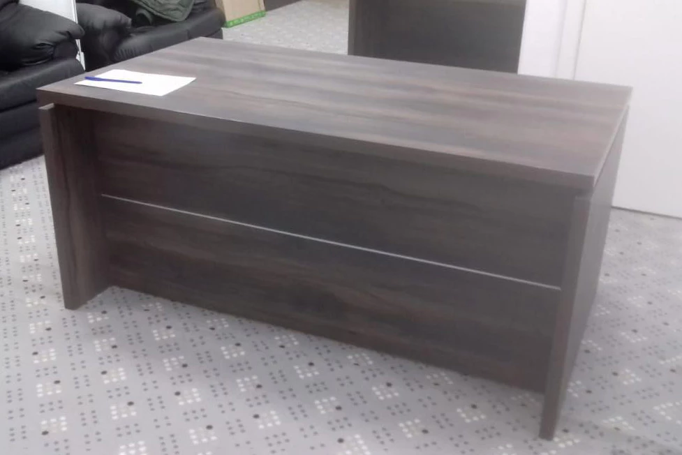 Стол руководителя LT.A-16 1600x900x750 Yalta фото в интерьере 1