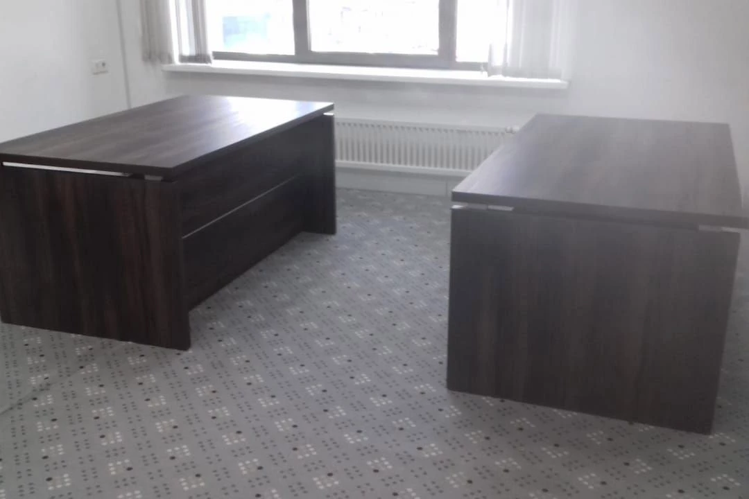 Стол руководителя LT.A-16 1600x900x750 Yalta фото в интерьере 2